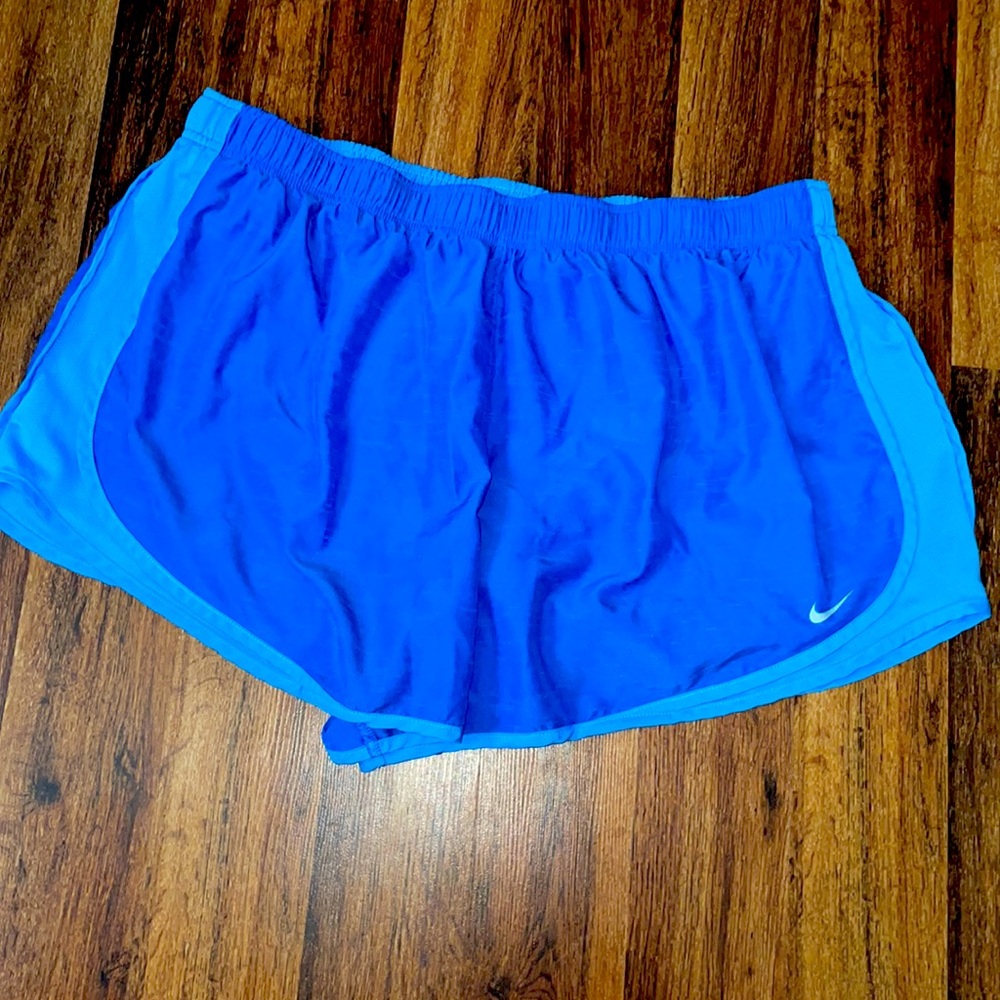 WOMENS PLUS NIKE SHORTS